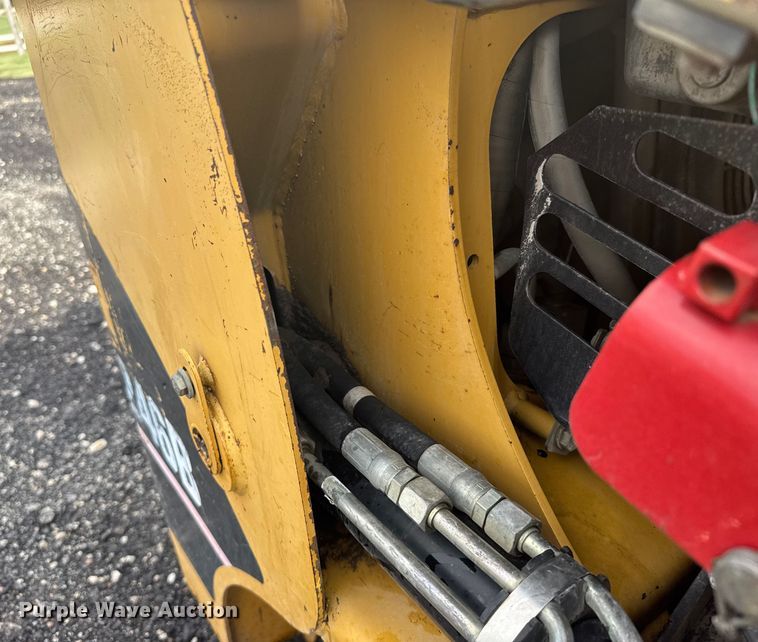 image for item ER2445 2005 Caterpillar 246B skid steer loader