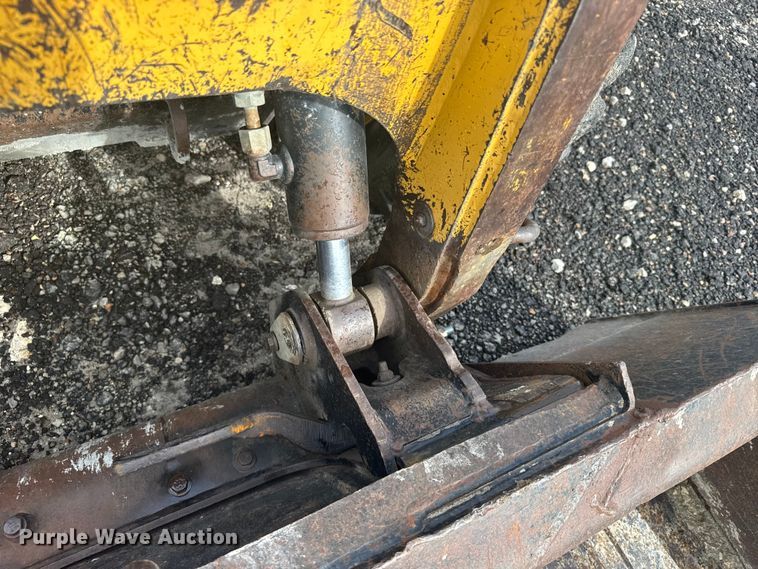 image for item ER2445 2005 Caterpillar 246B skid steer loader