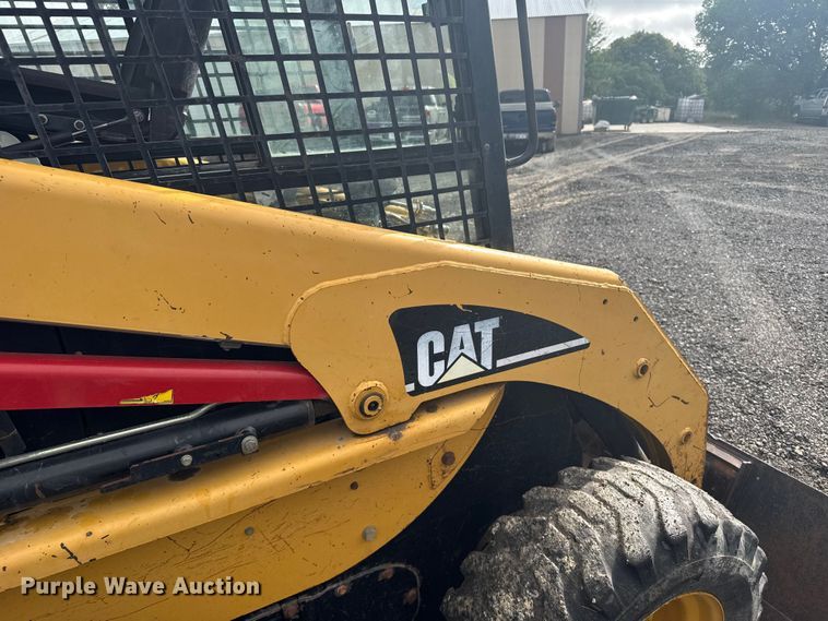 image for item ER2445 2005 Caterpillar 246B skid steer loader