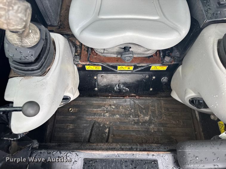 image for item ER2445 2005 Caterpillar 246B skid steer loader