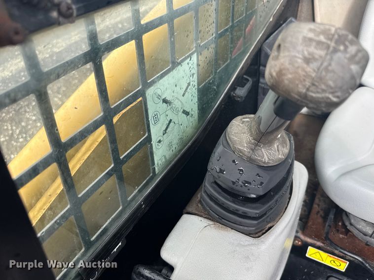 image for item ER2445 2005 Caterpillar 246B skid steer loader