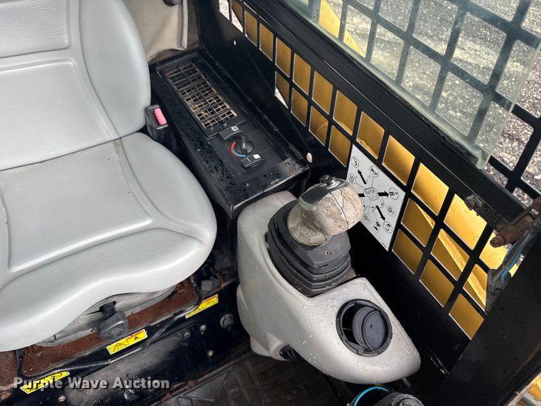 image for item ER2445 2005 Caterpillar 246B skid steer loader