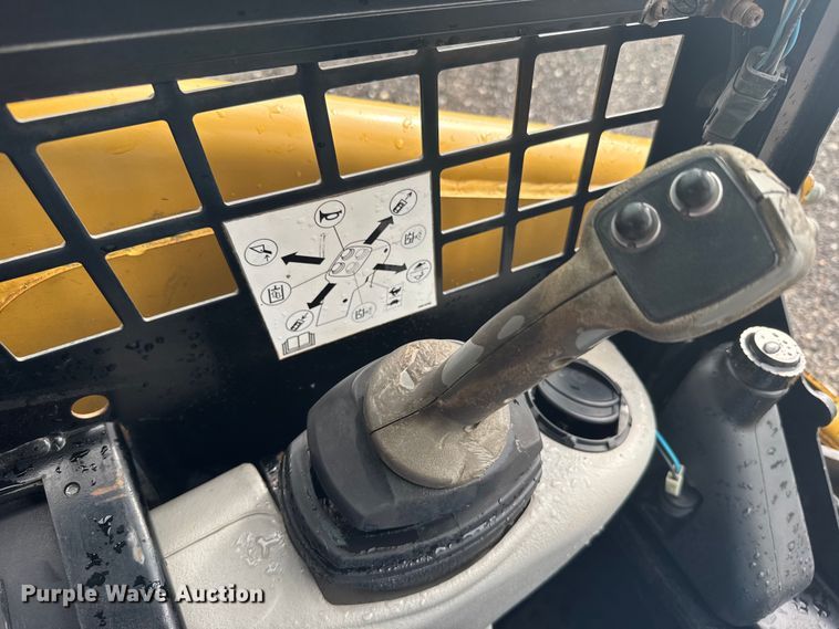 image for item ER2445 2005 Caterpillar 246B skid steer loader