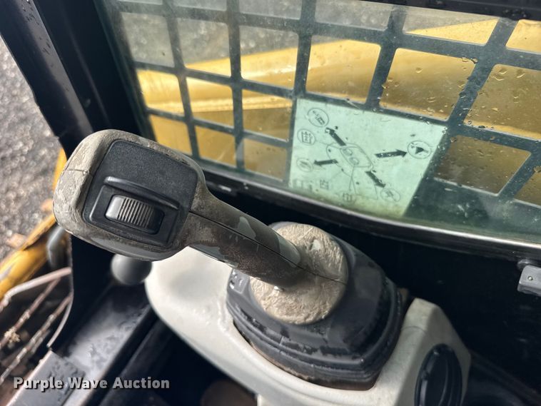 image for item ER2445 2005 Caterpillar 246B skid steer loader