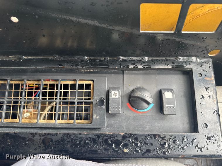 image for item ER2445 2005 Caterpillar 246B skid steer loader