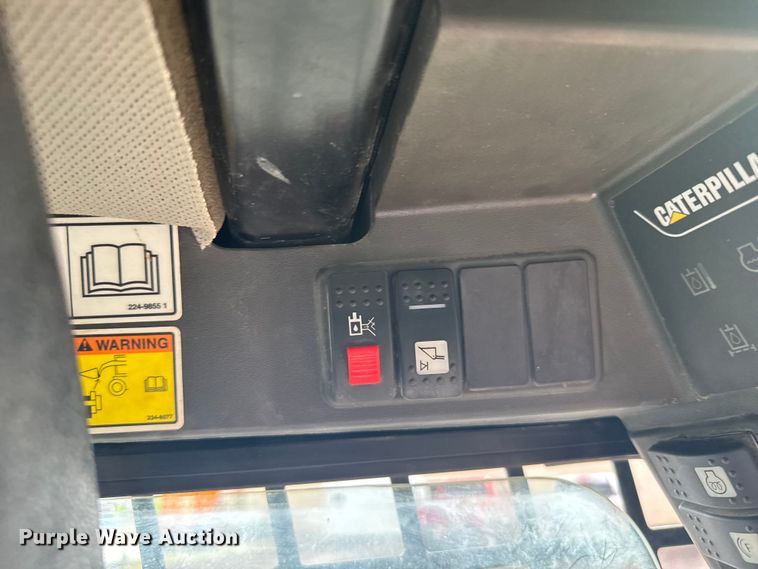 image for item ER2445 2005 Caterpillar 246B skid steer loader