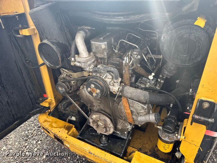 image for item ER2445 2005 Caterpillar 246B skid steer loader