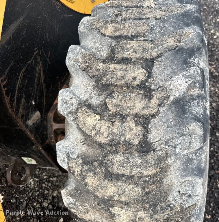 image for item ER2445 2005 Caterpillar 246B skid steer loader