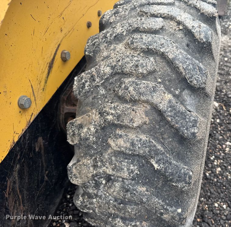 image for item ER2445 2005 Caterpillar 246B skid steer loader