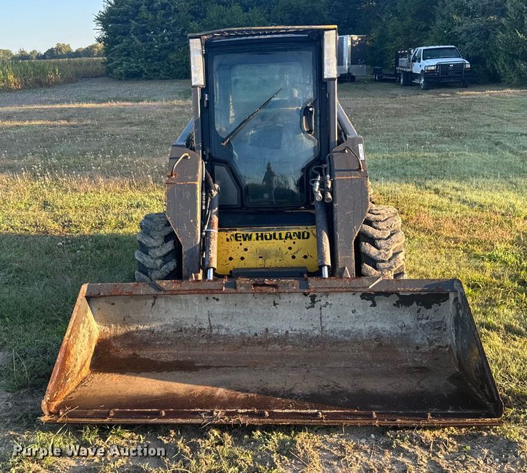 image for item ER2464 2008 New Holland L185 skid steer loader