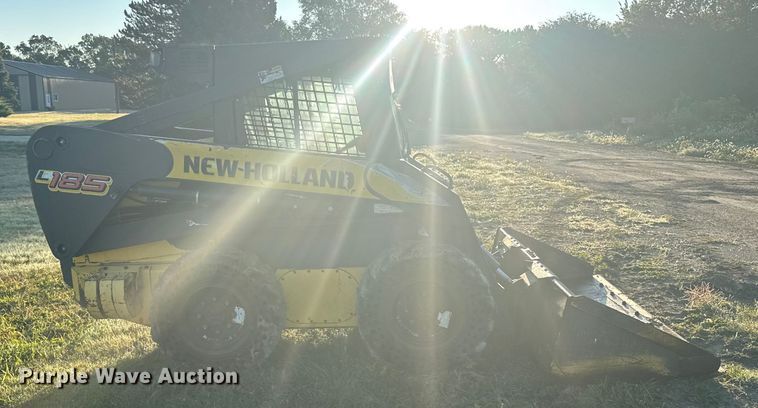 image for item ER2464 2008 New Holland L185 skid steer loader