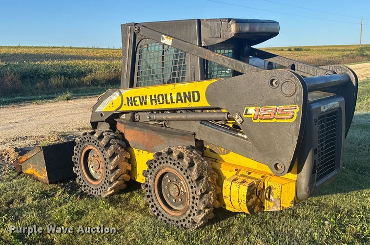 image for item ER2464 2008 New Holland L185 skid steer loader