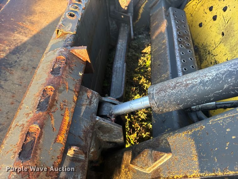 image for item ER2464 2008 New Holland L185 skid steer loader