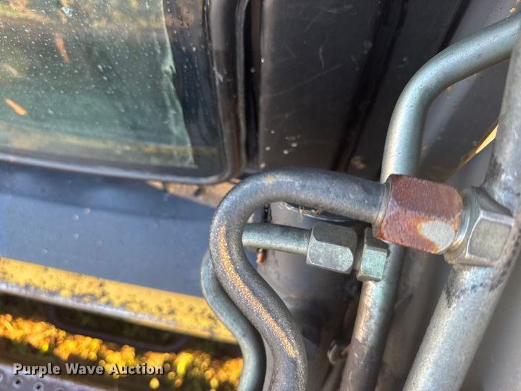 image for item ER2464 2008 New Holland L185 skid steer loader