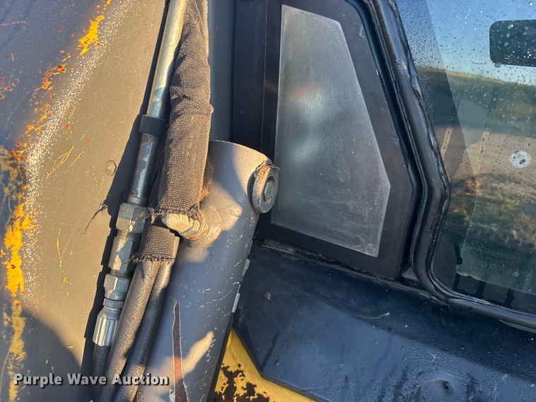 image for item ER2464 2008 New Holland L185 skid steer loader