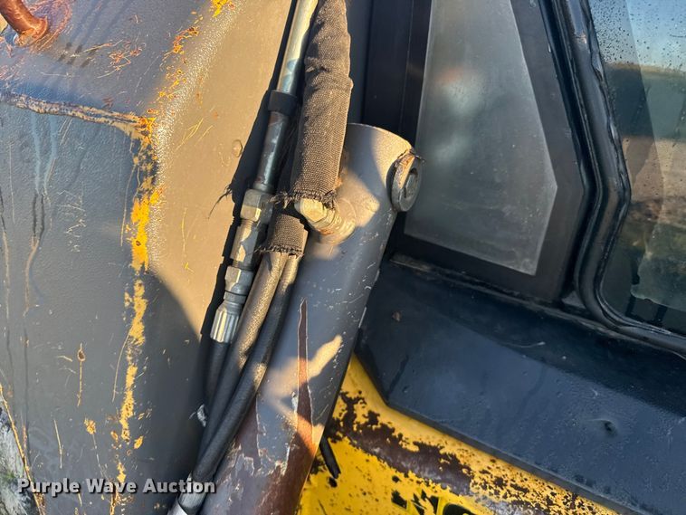 image for item ER2464 2008 New Holland L185 skid steer loader