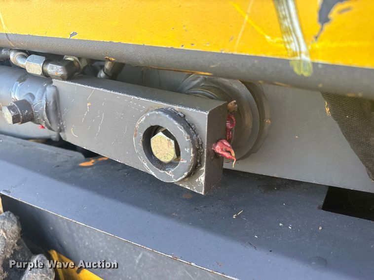 image for item ER2464 2008 New Holland L185 skid steer loader