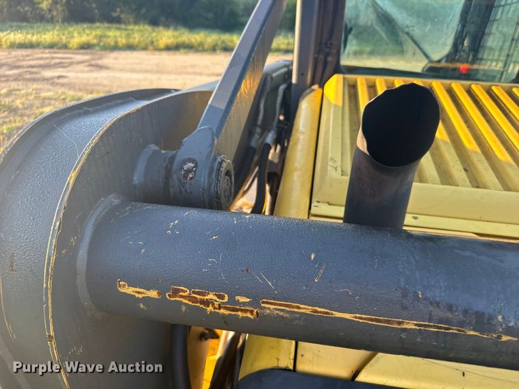 image for item ER2464 2008 New Holland L185 skid steer loader