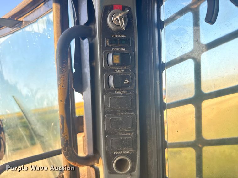 image for item ER2464 2008 New Holland L185 skid steer loader