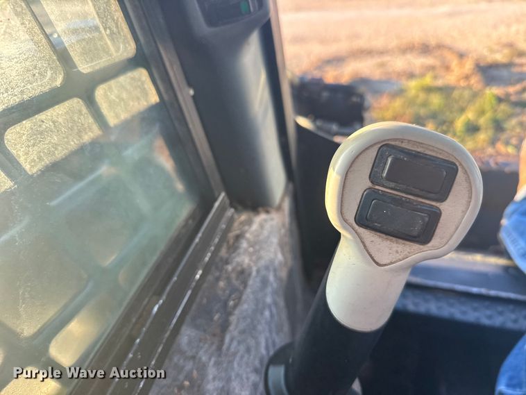 image for item ER2464 2008 New Holland L185 skid steer loader