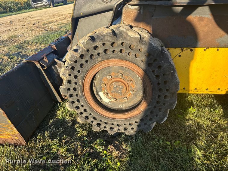 image for item ER2464 2008 New Holland L185 skid steer loader