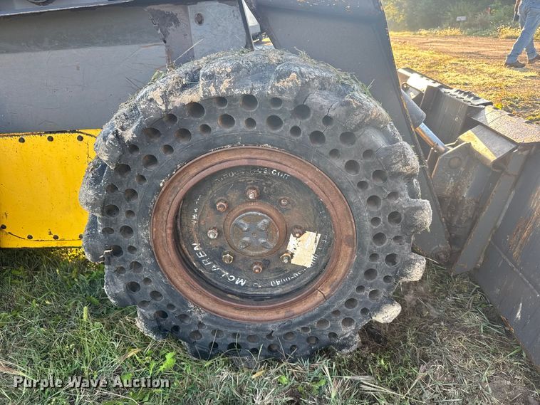 image for item ER2464 2008 New Holland L185 skid steer loader