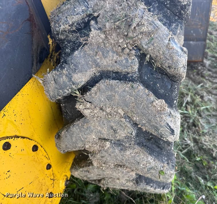 image for item ER2464 2008 New Holland L185 skid steer loader