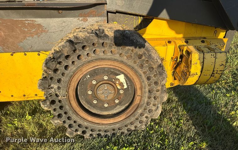 image for item ER2464 2008 New Holland L185 skid steer loader