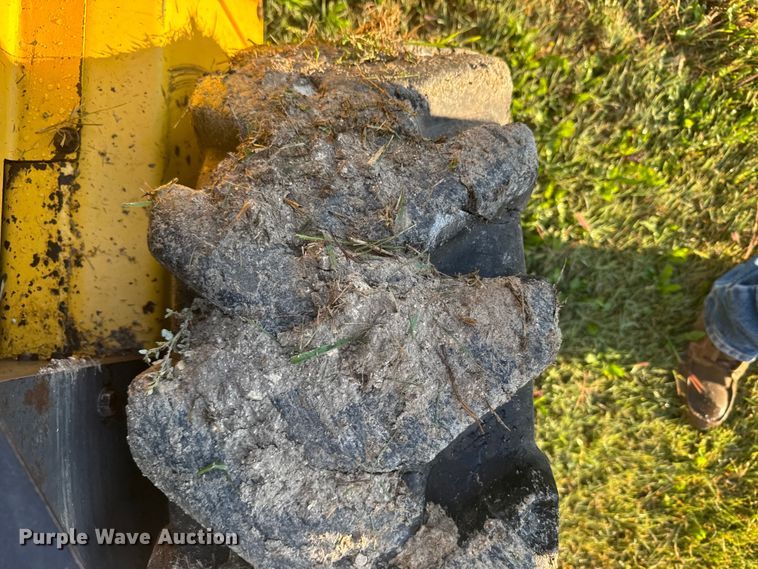 image for item ER2464 2008 New Holland L185 skid steer loader