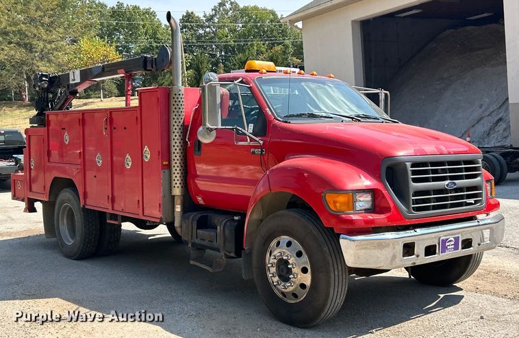 image for item ET3192 2000 Ford F650 Super Duty XL  utility / service truck