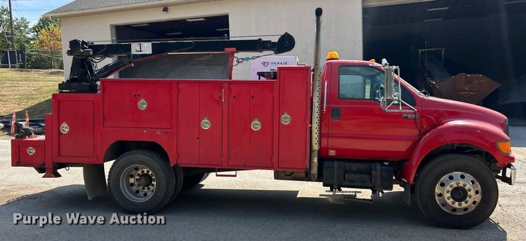 image for item ET3192 2000 Ford F650 Super Duty XL  utility / service truck