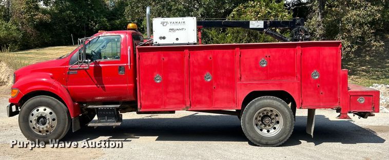 image for item ET3192 2000 Ford F650 Super Duty XL  utility / service truck