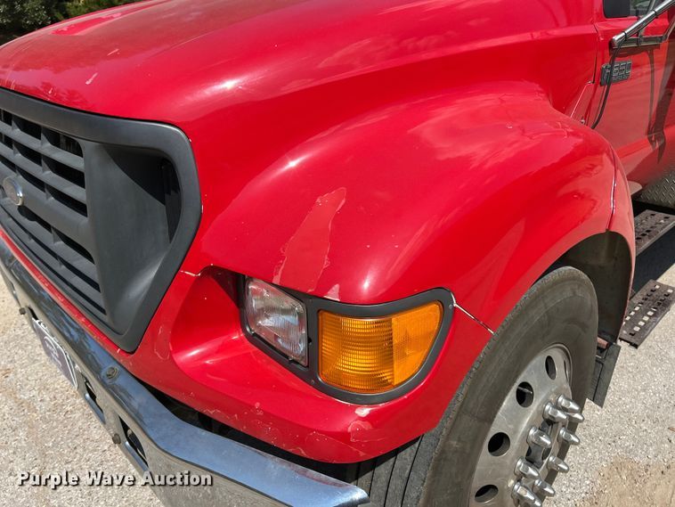 image for item ET3192 2000 Ford F650 Super Duty XL  utility / service truck