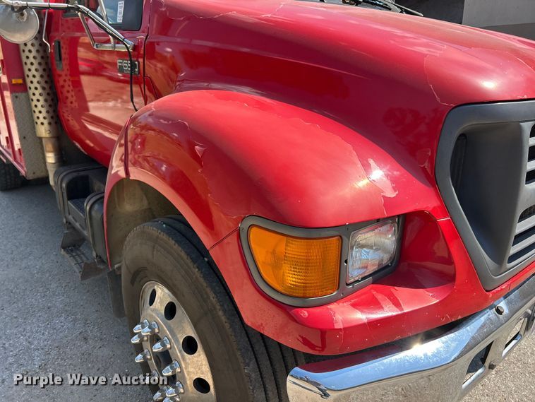 image for item ET3192 2000 Ford F650 Super Duty XL  utility / service truck