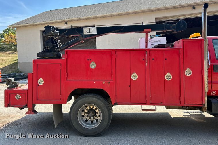 image for item ET3192 2000 Ford F650 Super Duty XL  utility / service truck