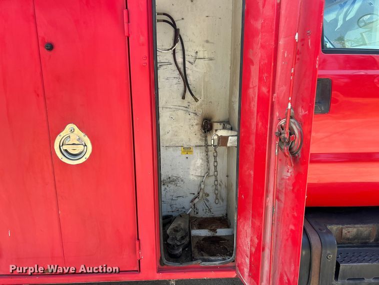 image for item ET3192 2000 Ford F650 Super Duty XL  utility / service truck