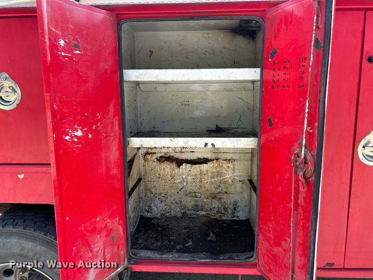 image for item ET3192 2000 Ford F650 Super Duty XL  utility / service truck