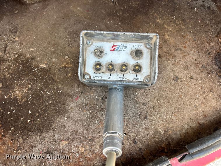 image for item ET3192 2000 Ford F650 Super Duty XL  utility / service truck