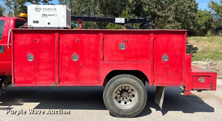 image for item ET3192 2000 Ford F650 Super Duty XL  utility / service truck