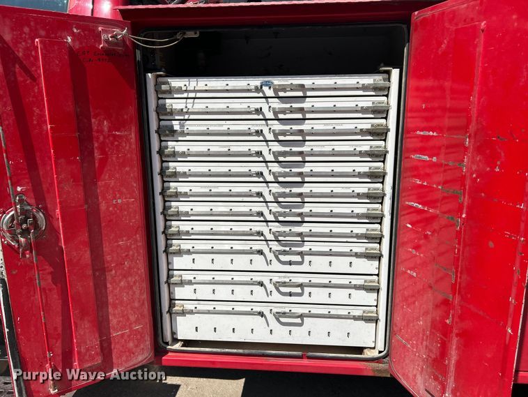 image for item ET3192 2000 Ford F650 Super Duty XL  utility / service truck