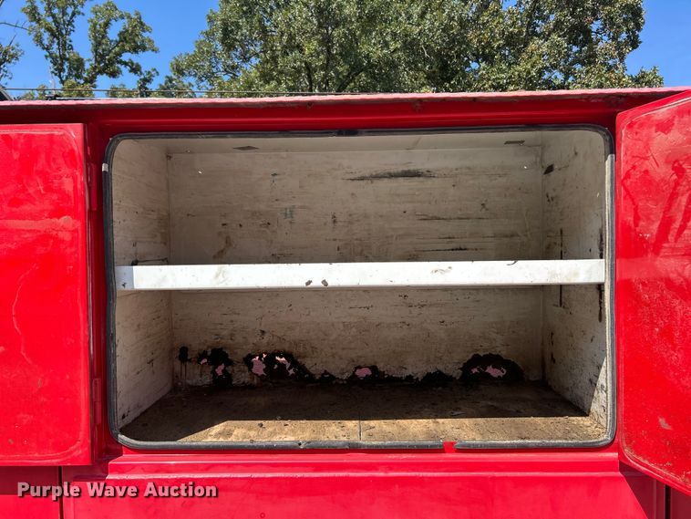 image for item ET3192 2000 Ford F650 Super Duty XL  utility / service truck