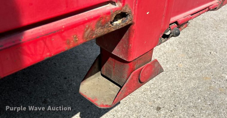 image for item ET3192 2000 Ford F650 Super Duty XL  utility / service truck