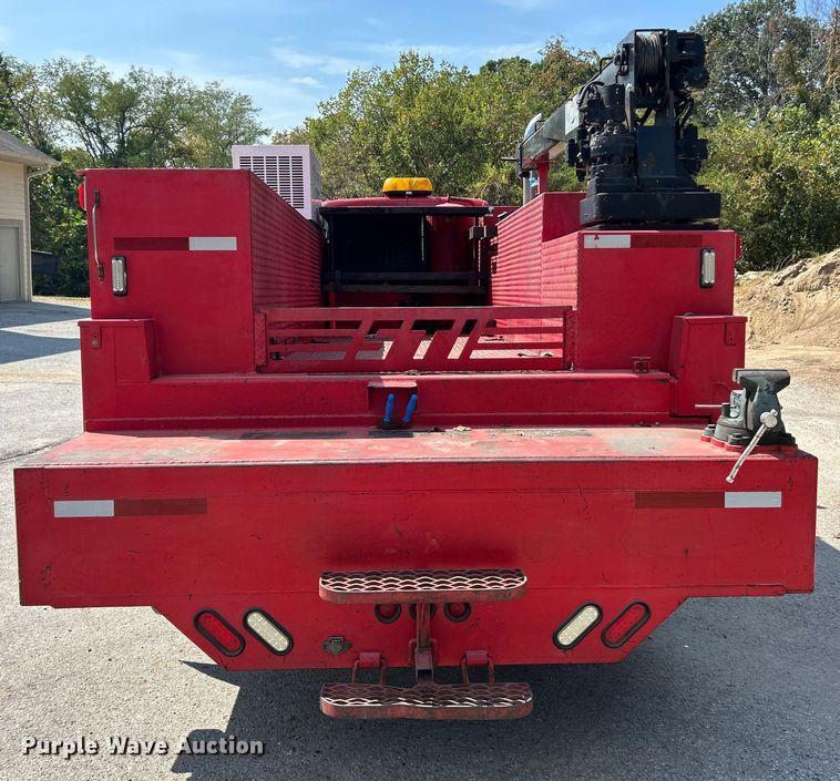 image for item ET3192 2000 Ford F650 Super Duty XL  utility / service truck