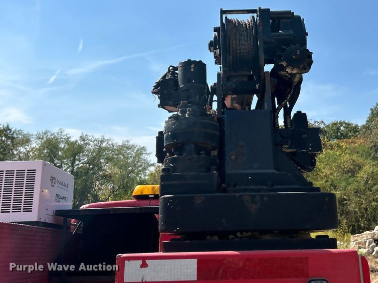 image for item ET3192 2000 Ford F650 Super Duty XL  utility / service truck