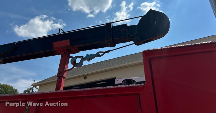 image for item ET3192 2000 Ford F650 Super Duty XL  utility / service truck