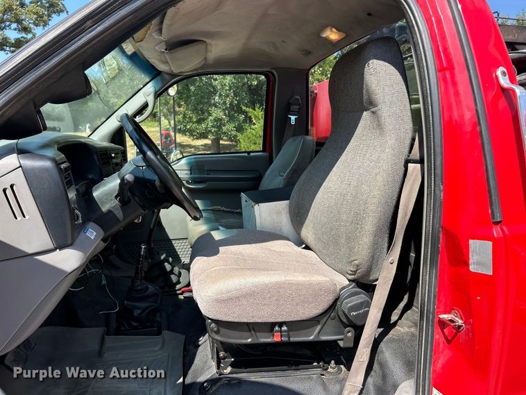 image for item ET3192 2000 Ford F650 Super Duty XL  utility / service truck