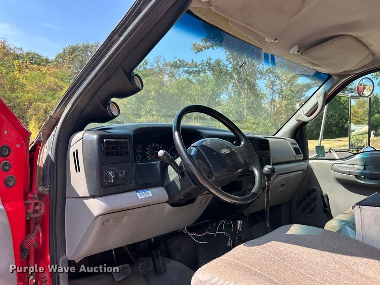 image for item ET3192 2000 Ford F650 Super Duty XL  utility / service truck