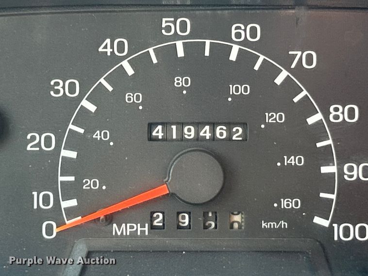 image for item ET3192 2000 Ford F650 Super Duty XL  utility / service truck