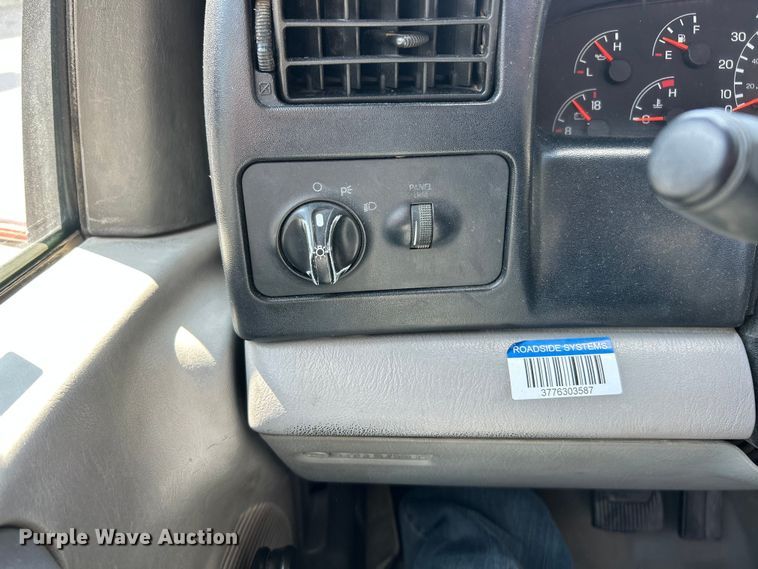 image for item ET3192 2000 Ford F650 Super Duty XL  utility / service truck