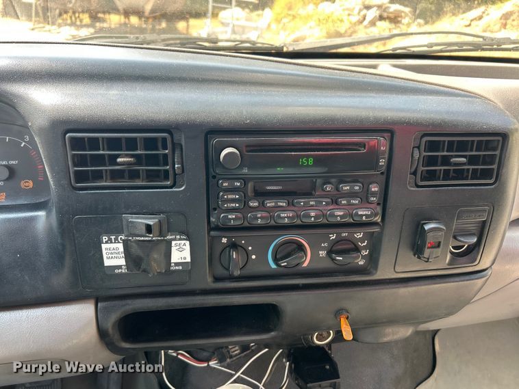 image for item ET3192 2000 Ford F650 Super Duty XL  utility / service truck